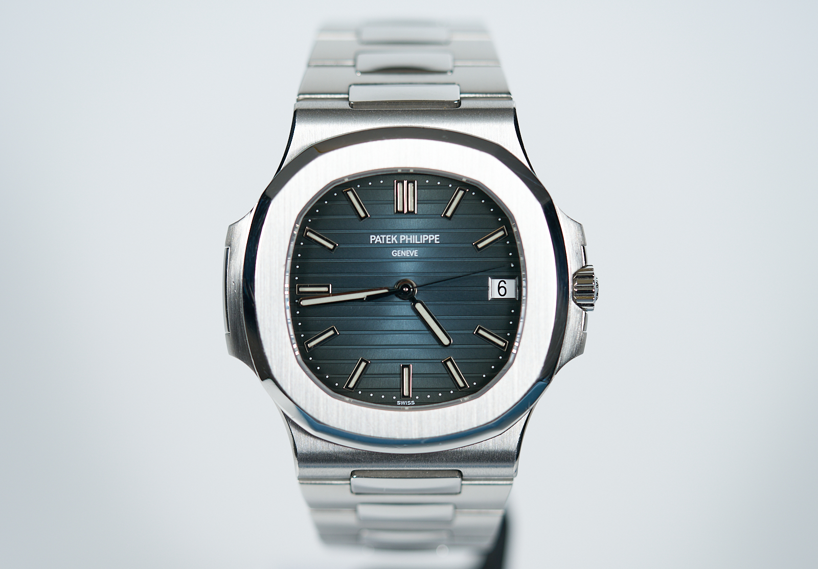 Patek Philippe Nautilus 5800 1A - Image 1